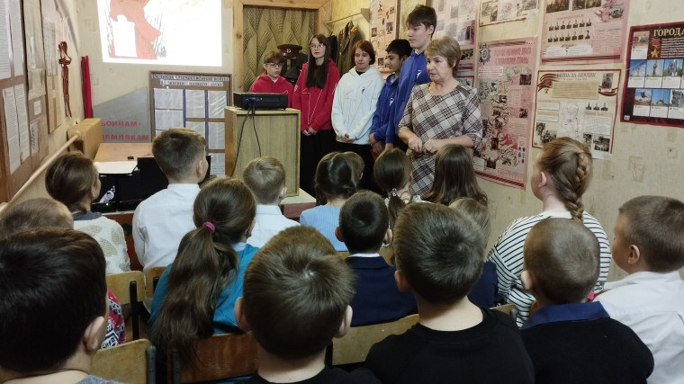 Классный час, посвящённый снятию блокады Ленинграда.