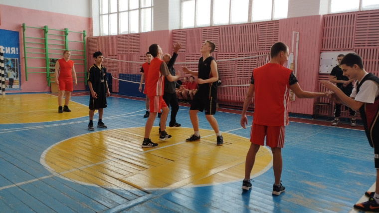 Товарищеская встреча по баскетболу.